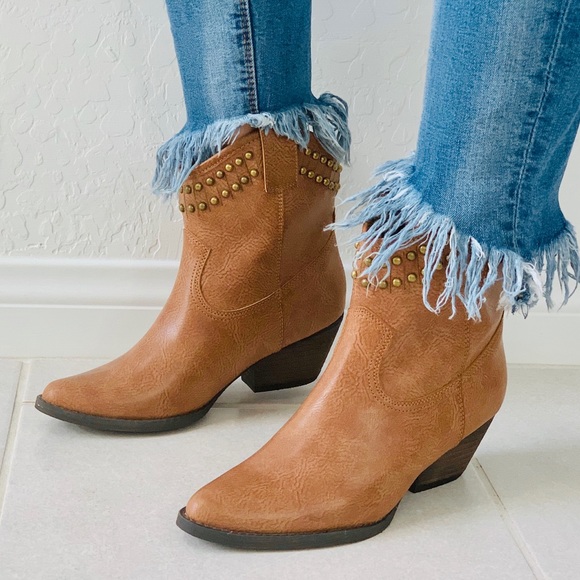 NIB Tan Studded Top Line Cowgirl Western Boots - Picture 5 of 7